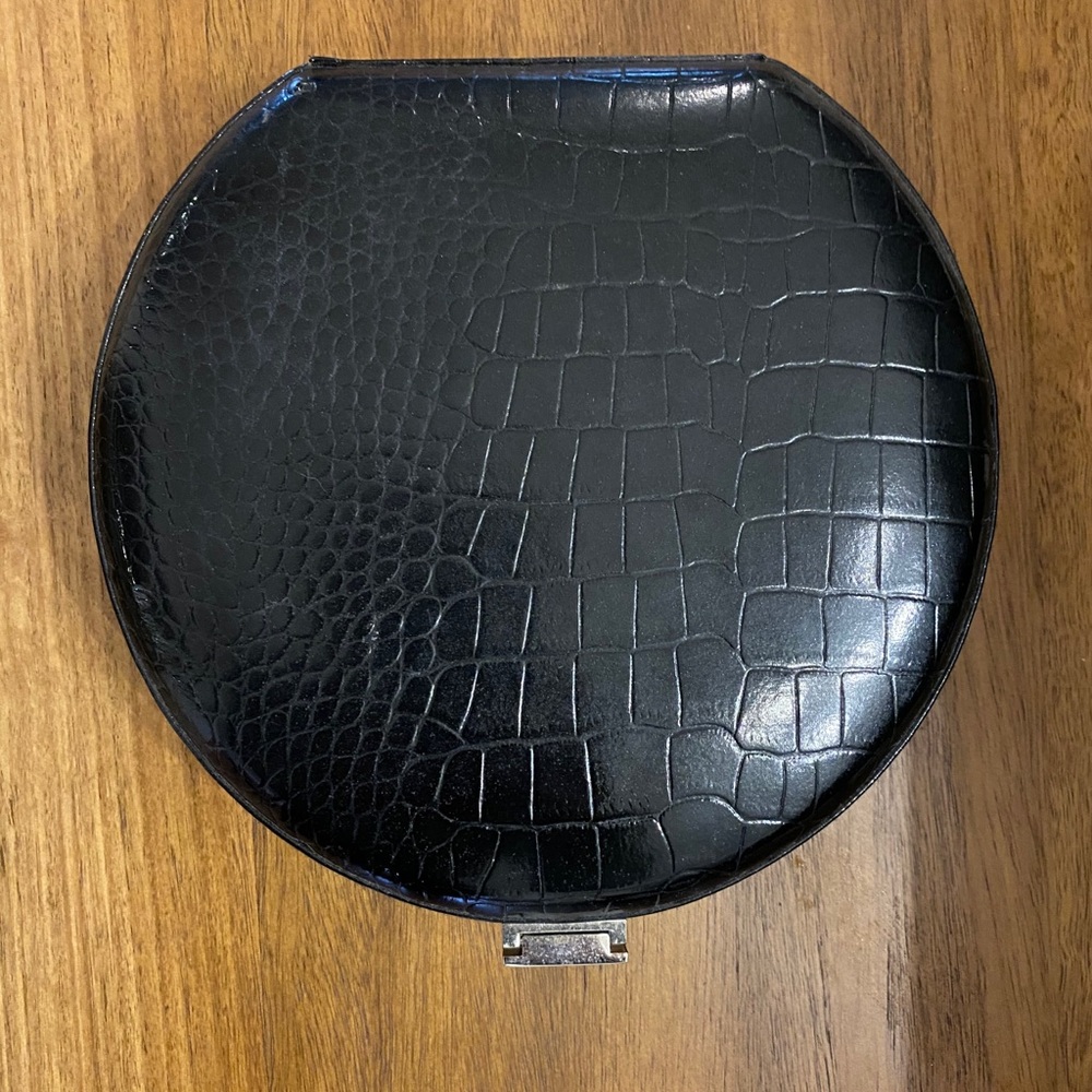 Black leather jewelry holder with key and lock!